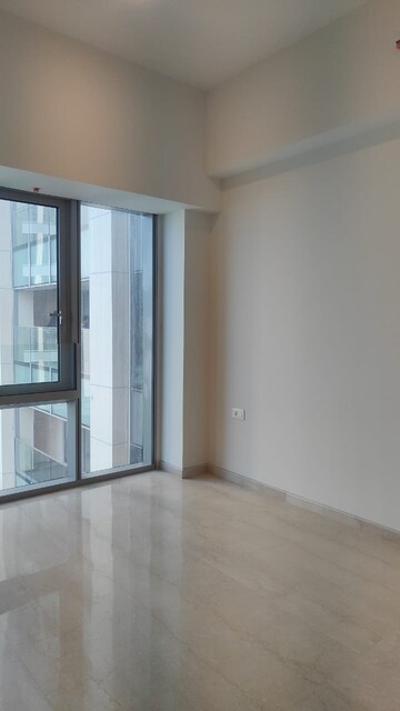 Room in 2 BHK Apartment at Piramal Aranya, Byculla – for Rent