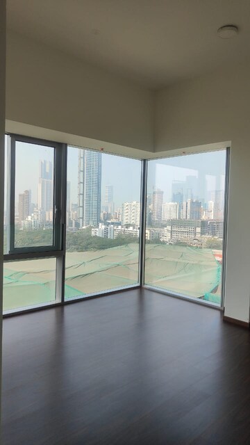 Room in 2 BHK Apartment at Piramal Aranya, Byculla – for Rent