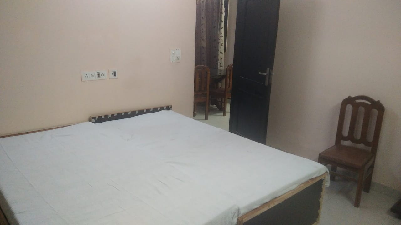 3 BHK Apartment For Rent in Shivalik Tower Kaushambi Anand Vihar Ghaziabad  7883838