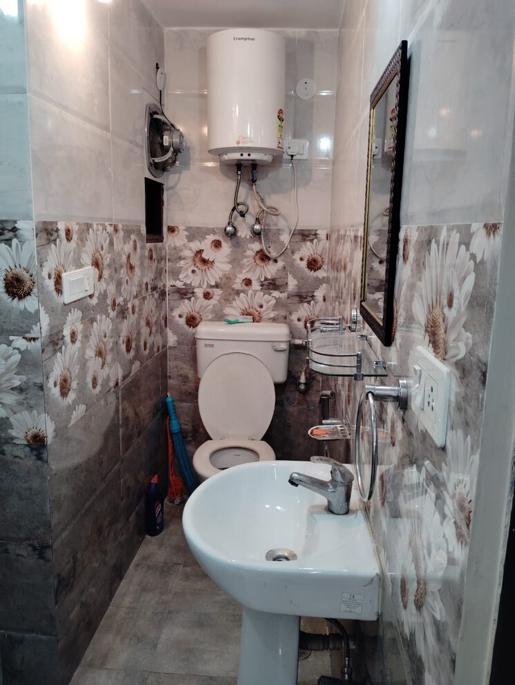 Bathroom, kalkaji 2 Bedroom 1200 Sq.Ft. Apartment In Kalkaji Delhi 7883884