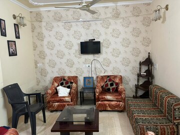 Living Room in 2 BHK Independent House at Sector 45 – for Rent