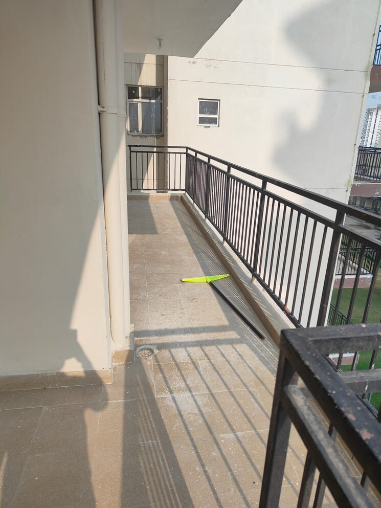 Balcony, rof-aalayas-phase-2 3 Bedroom 864 Sq.Ft. Apartment In Sector 102 Gurgaon 7883927