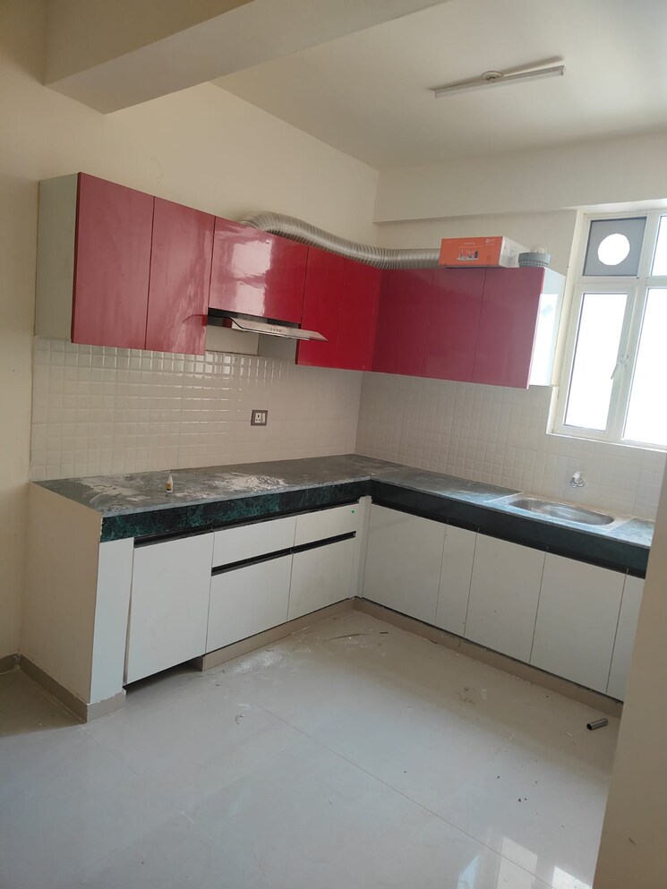Kitchen, rof-aalayas-phase-2 3 Bedroom 864 Sq.Ft. Apartment In Sector 102 Gurgaon 7883927