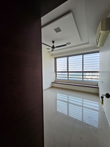 Room in 5 BHK Apartment at Oberoi Realty Splendor, Jogeshwari East – for Rent