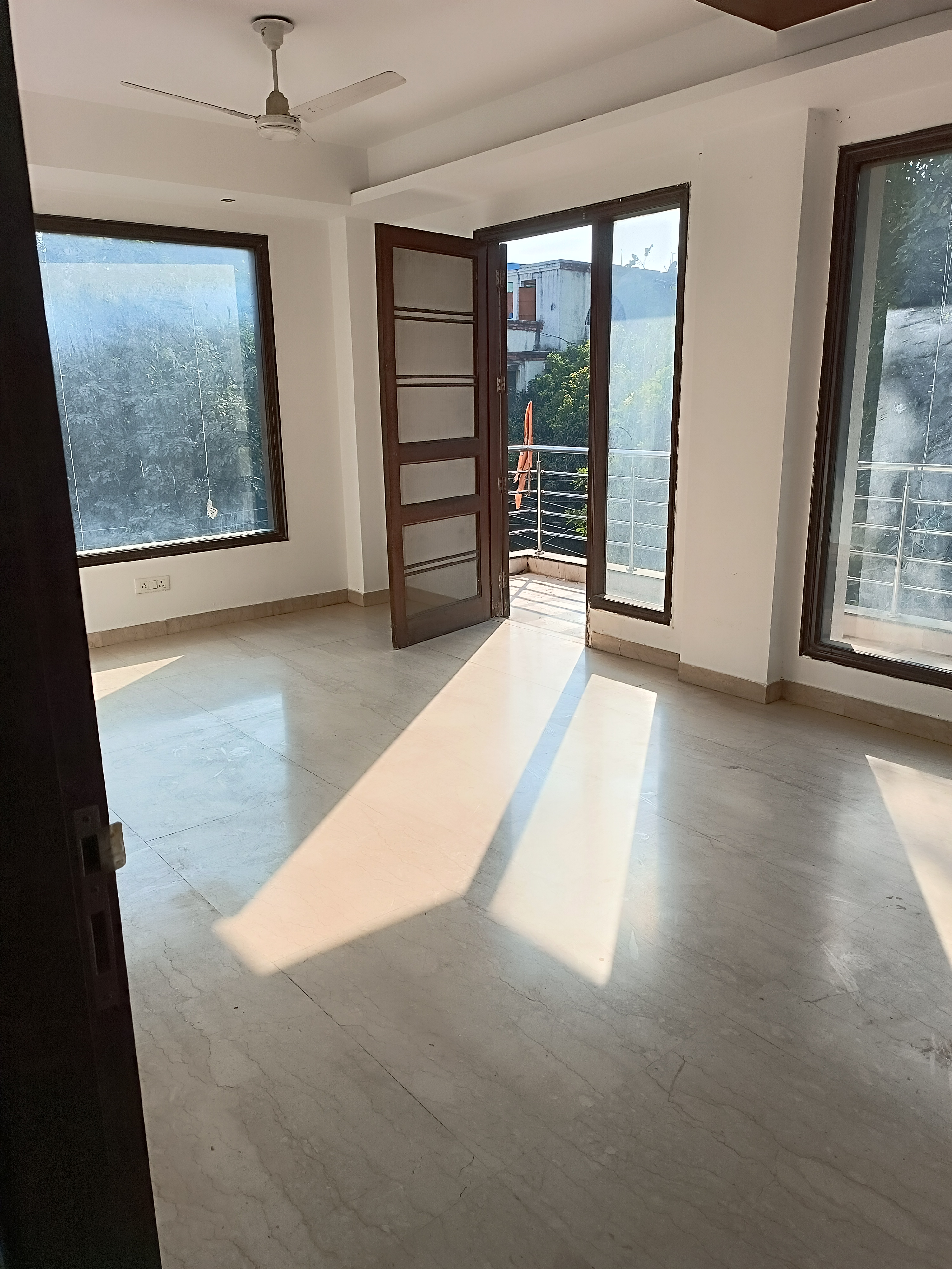3 BHK + Servant Room Builder Floor For Sale in Chittaranjan Park