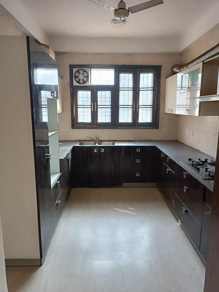 Kitchen, chittaranjan park 3 Bedroom 1900 Sq.Ft. Builder Floor In Chittaranjan Park Delhi 7884514