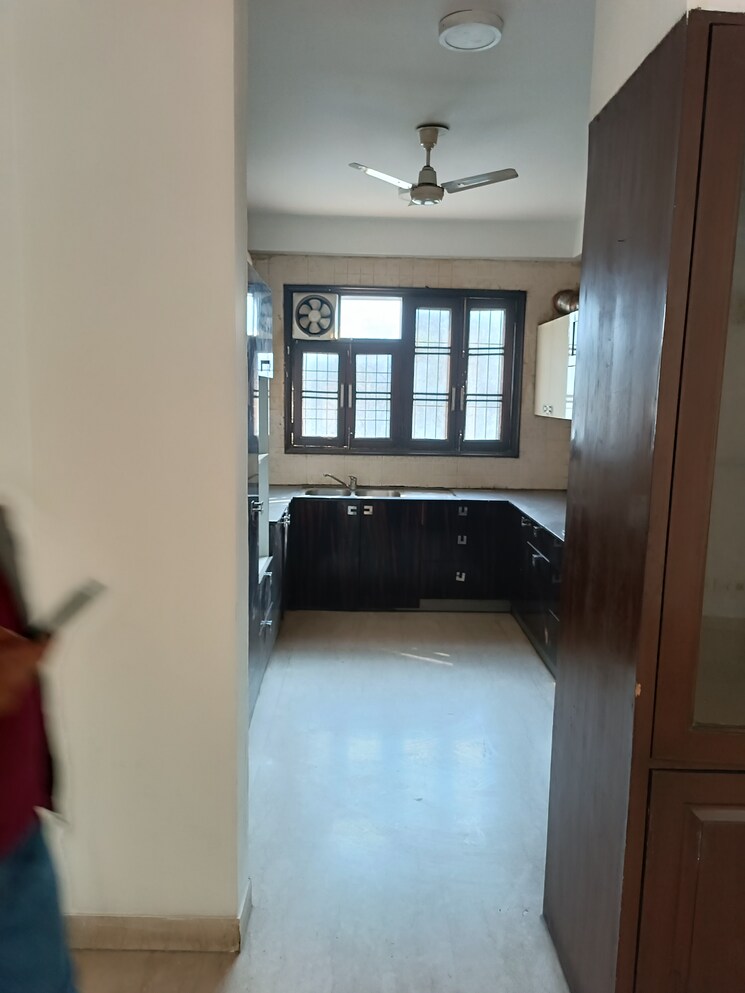 Kitchen, chittaranjan park 3 Bedroom 1900 Sq.Ft. Builder Floor In Chittaranjan Park Delhi 7884514