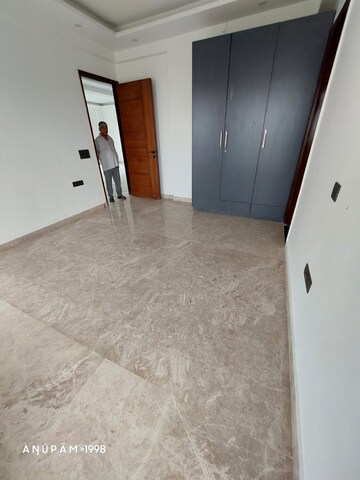 Room in 3 BHK Builder Floor at BPTP Astaire Gardens, Sector 70a – for Sale