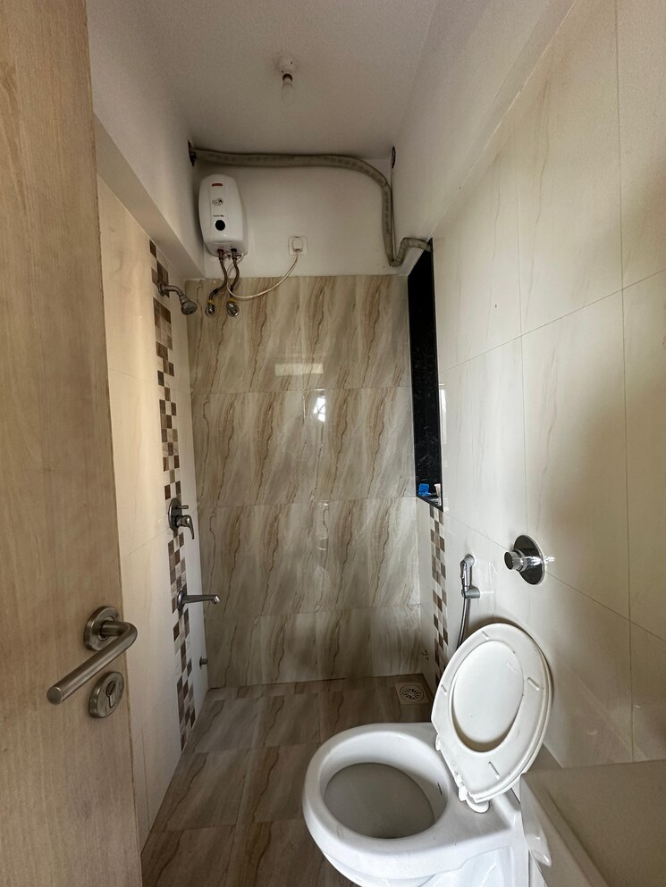 Bathroom, kanha-dutt-smriti-aangan 3 Bedroom 1200 Sq.Ft. Apartment In Kalewadi Pune 7884599