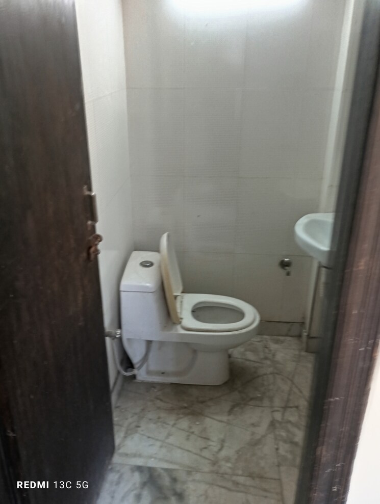 Bathroom, lajpat nagar ii 1 Bedroom 600 Sq.Ft. Builder Floor In Lajpat Nagar ii Delhi 7884787