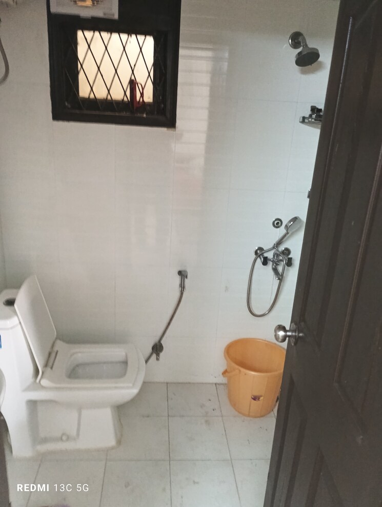 Bathroom, lajpat nagar ii 1 Bedroom 600 Sq.Ft. Builder Floor In Lajpat Nagar ii Delhi 7884787