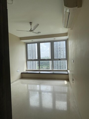 Room in 3 BHK Apartment at Oberoi Realty Exquisite, Goregaon East – for Rent