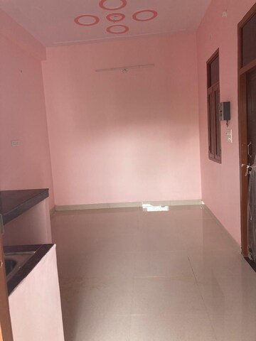 Room in 2 BHK Builder Floor at Pitampura – for Rent