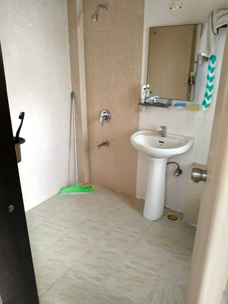 Bathroom, yashvasin-chs-ltd 3 Bedroom 1500 Sq.Ft. Apartment In Kharghar Navi Mumbai 7885114