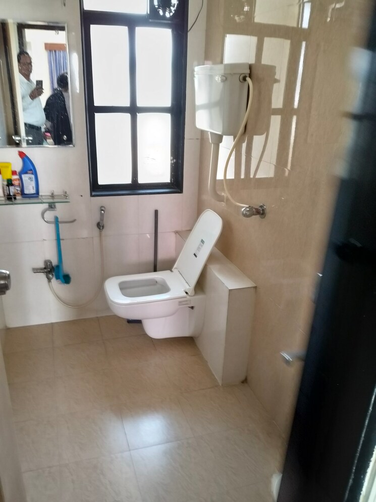 Bathroom, yashvasin-chs-ltd 3 Bedroom 1500 Sq.Ft. Apartment In Kharghar Navi Mumbai 7885114