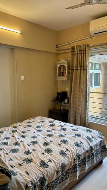 Bedroom in 2 BHK Apartment at Sindhi Society, Chembur – for Rent