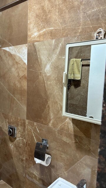 Furnished Amenities in 2 BHK Apartment at Sindhi Society, Chembur – for Rent
