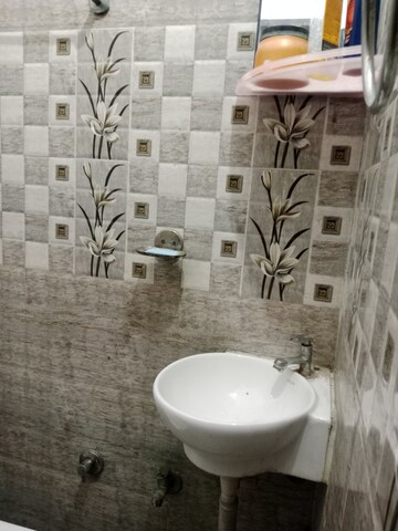 Bathroom in 1 BHK Builder Floor at Shanti Nagar – for Rent