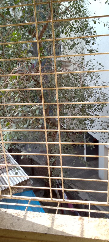 Balcony in 1.5 BHK Apartment at Vile Parle East – for Rent