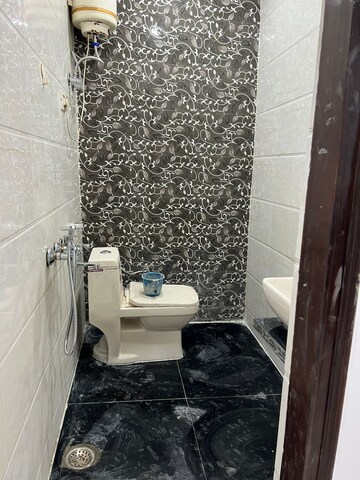 Bathroom in 1 BHK Apartment at Andheri West – for Rent