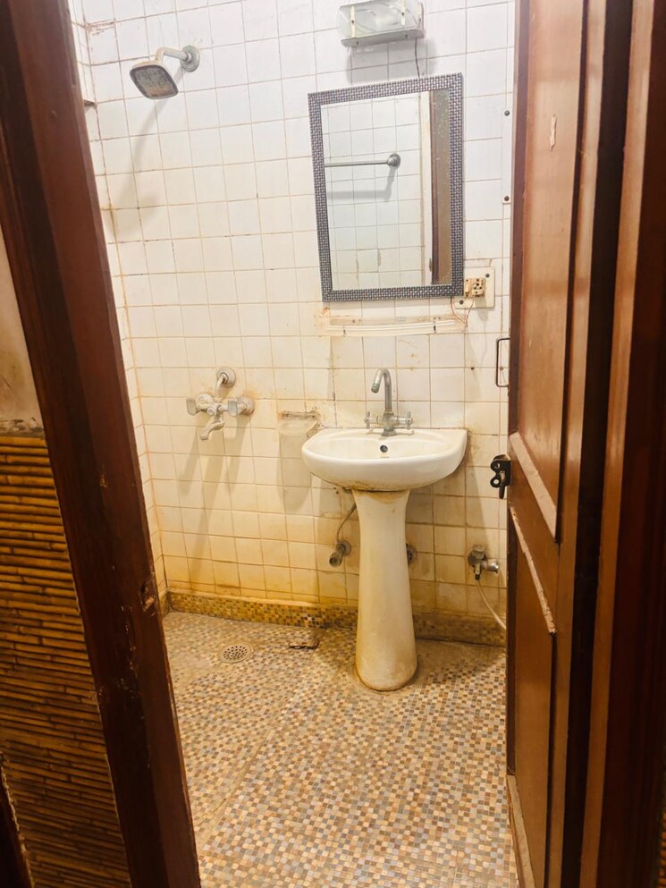 Bathroom, ip extension 3 Bedroom 1450 Sq.Ft. Apartment In Ip Extension Delhi 7885550