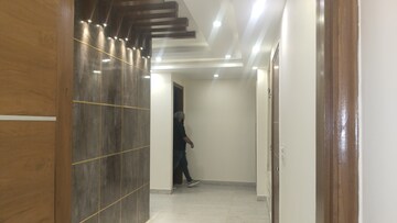 Building Lobby in 3 BHK Builder Floor at Sector 42 – for Rent