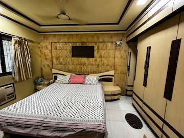 Bedroom in 4 BHK Builder Floor at Sector 52 – for Rent
