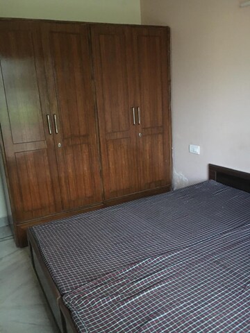 Room in 2 BHK Builder Floor at Sector 77 – for Rent