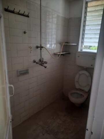 Bathroom in 3 BHK Apartment at Mahalaxmi – for Rent