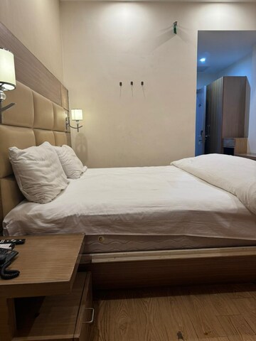 Bedroom in 2 BHK Apartment at Mulund West – for Rent