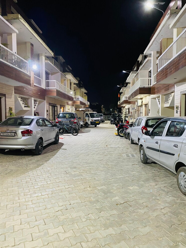  Parking, sunny enclave 2 Bedroom 1190 Sq.Ft. Apartment In Sunny Enclave Mohali 7885885