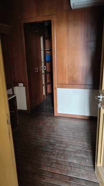 Attached Bathroom in 3.5 BHK Apartment at Windermere CHS Andheri West, Andheri West – for Sale