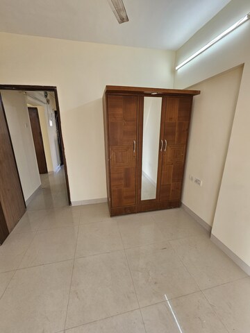 Bedroom in 2 BHK Apartment at Andheri West – for Rent