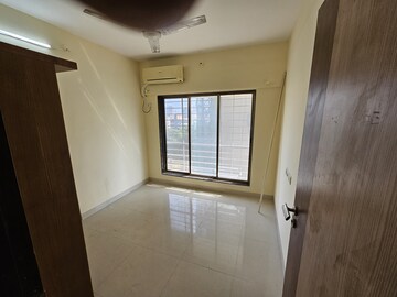 Bedroom in 2 BHK Apartment at Andheri West – for Rent