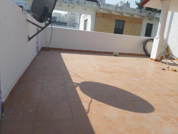 Terrace, dlf-atria 3 Bedroom 2500 Sq.Ft. Villa In Dlf Phase ii Gurgaon 7885924