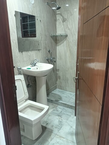 Bathroom in 4 BHK Apartment at Mahindra Luminare, Sector 59 – for Sale