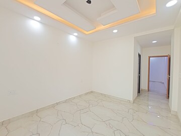 Room in 2 BHK Builder Floor at Sector 72 – for Sale