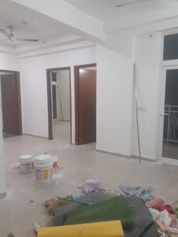 Room in 3 BHK Apartment at Mahagun Mywoods, Sector 16c Greater Noida – for Rent