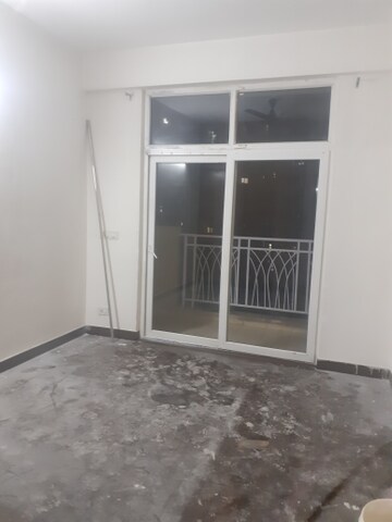 Room in 3 BHK Apartment at Mahagun Mywoods, Sector 16c Greater Noida – for Rent