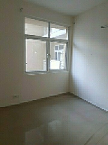 Room in 3 BHK Apartment at Mahagun Mywoods, Sector 16c Greater Noida – for Rent