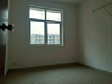 Room in 3 BHK Apartment at Mahagun Mywoods, Sector 16c Greater Noida – for Rent