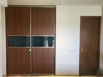Room in 2 BHK Apartment at Hiranandani Castle Rock, Powai – for Rent
