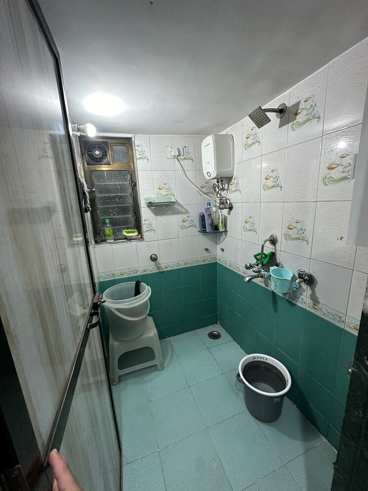 Bathroom, raj-heights-gtb-nagar 2 Bedroom 638 Sq.Ft. Apartment In Gtb Nagar Mumbai 7886583