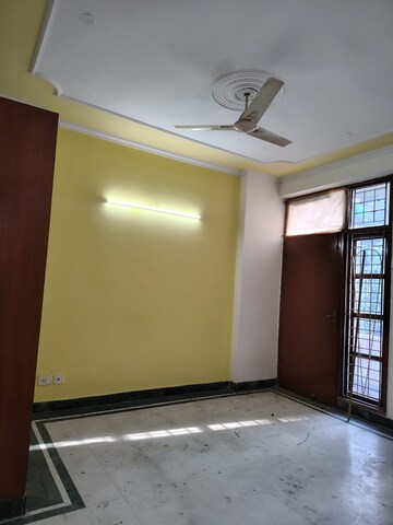 Room in 3 BHK Builder Floor at Uppal Southend, Sector 49 – for Rent