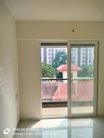 Room in 2 BHK Apartment at Bramha Majestic, Kondhwa – for Rent