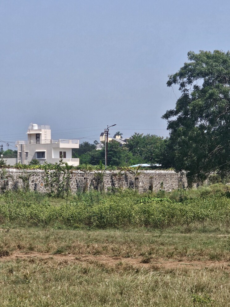 Garden, deolali camp  300 Sq.Yd. Plot In Deolali Camp Nashik 7886659