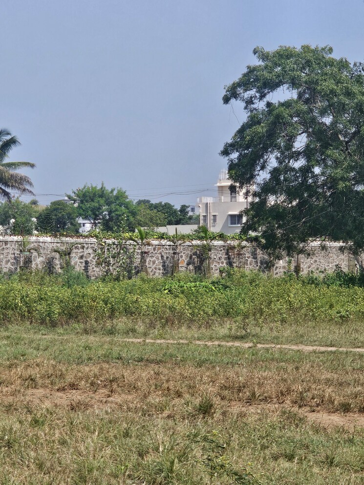 Garden, deolali camp  300 Sq.Yd. Plot In Deolali Camp Nashik 7886659