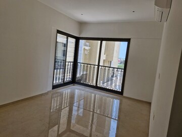 Master Bedroom in 3 BHK Apartment at Raj Classic, Andheri West – for Rent