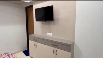 Room in 2 BHK Apartment at Lodha Amara, Kolshet Road – for Sale
