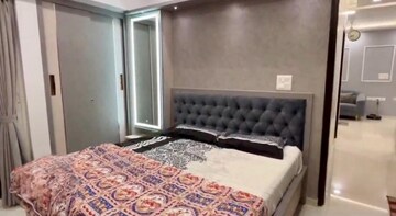 Room in 2 BHK Apartment at Lodha Amara, Kolshet Road – for Sale